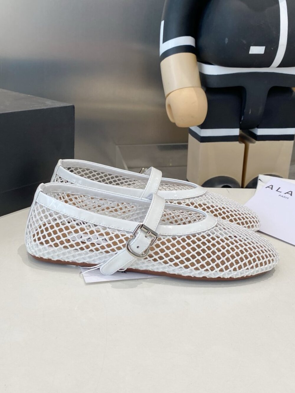 Alaïa White Mesh Patent Leather Mary Jane Flat Shoes - Picture 2 of 9